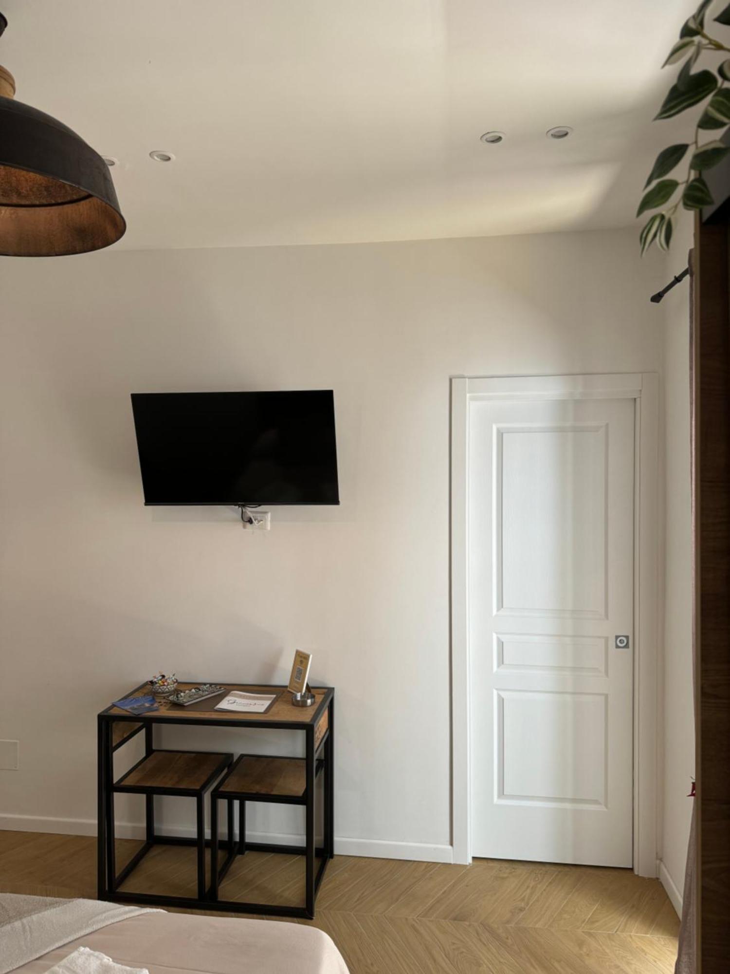 Gennarino Apartments - Panorama Suite With Balcony And Urban Loft Неаполь Экстерьер фото