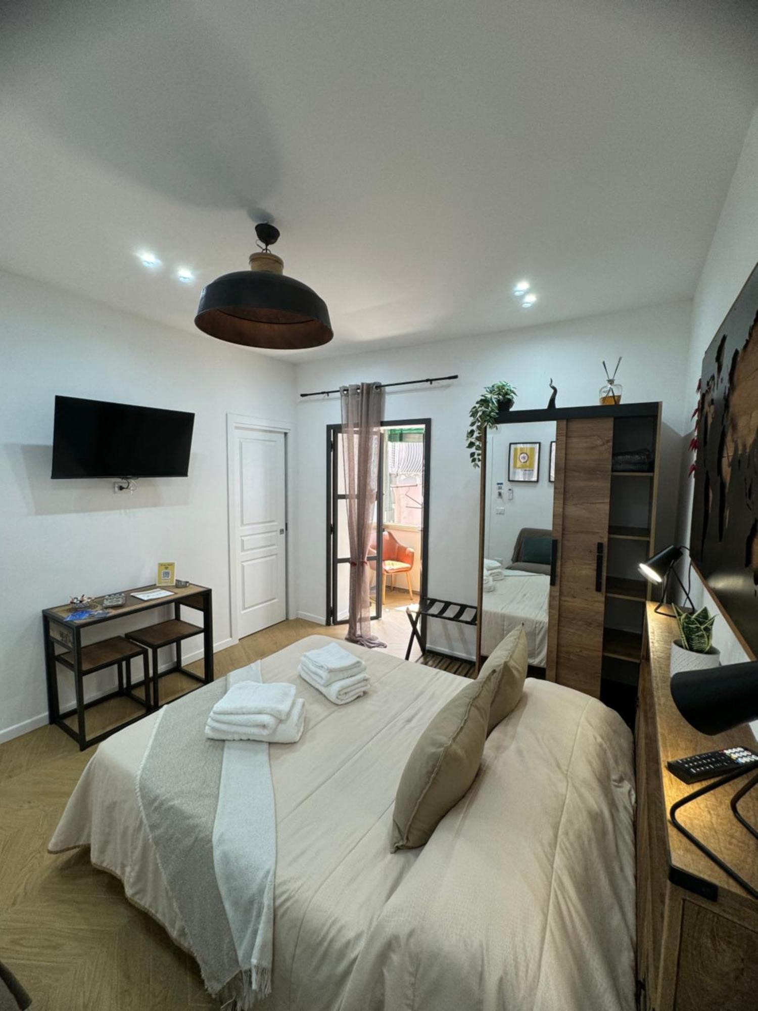 Gennarino Apartments - Panorama Suite With Balcony And Urban Loft Неаполь Экстерьер фото